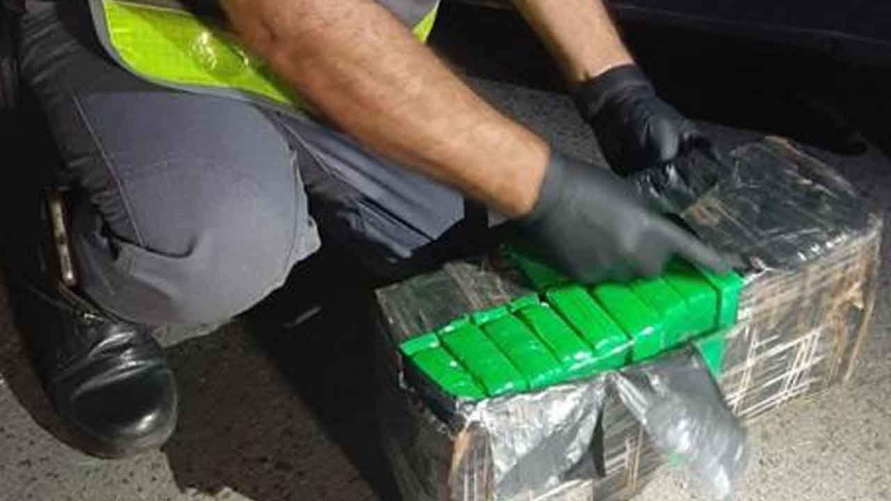 Traficante transportando 90 tijolos de maconha é preso em Porangaba