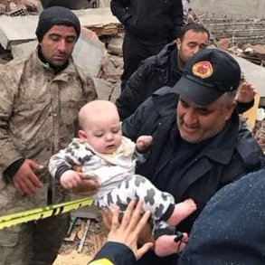 terremoto siria crianca