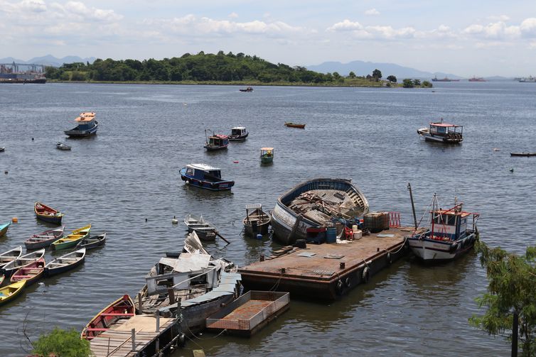 1 Acidente na Baia de Guanabara lanca luz a problema ambiental e social