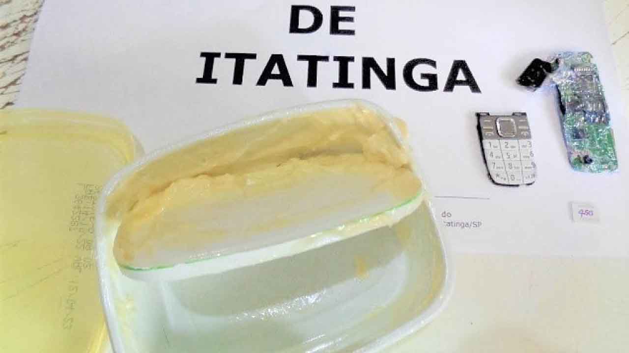 Potes de margarina escondiam placas de celular na Penitenciária de Itatinga