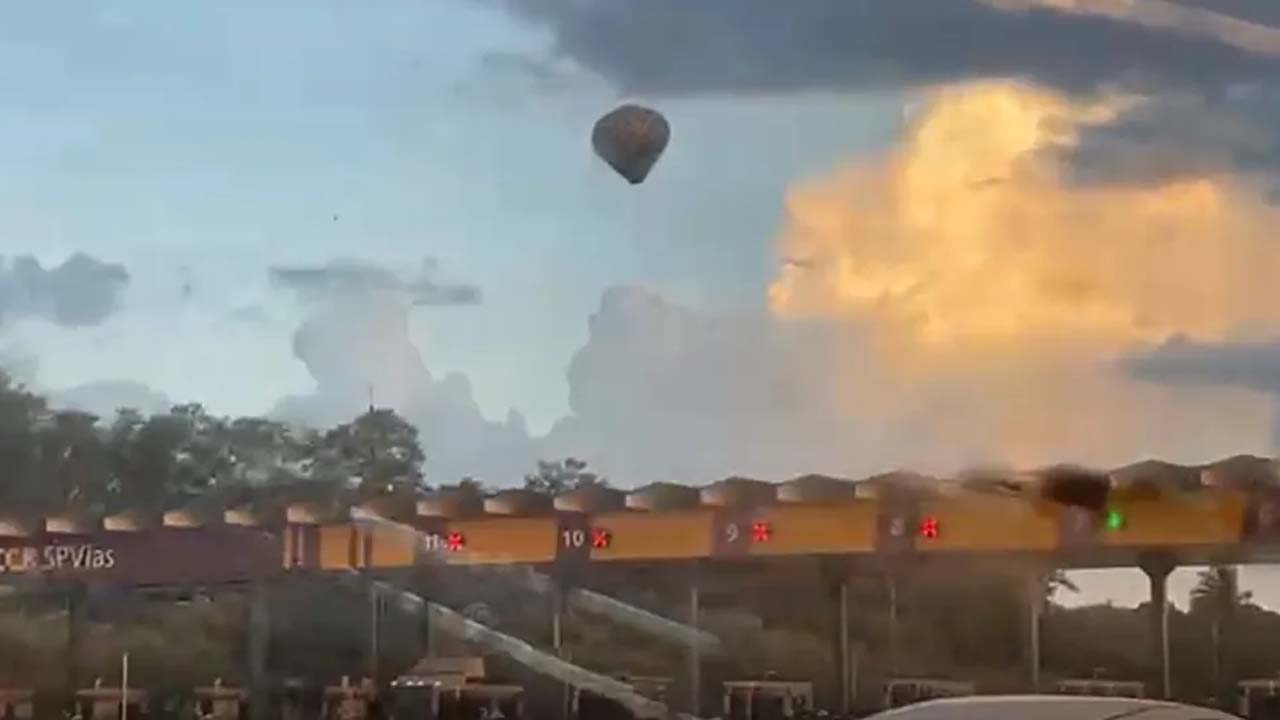 Balão cai perto de praça de pedágio em Pardinho