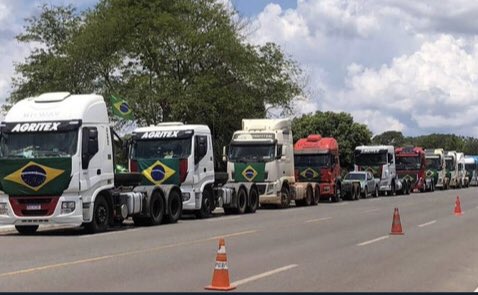 caminhões em Brasília para os protestos