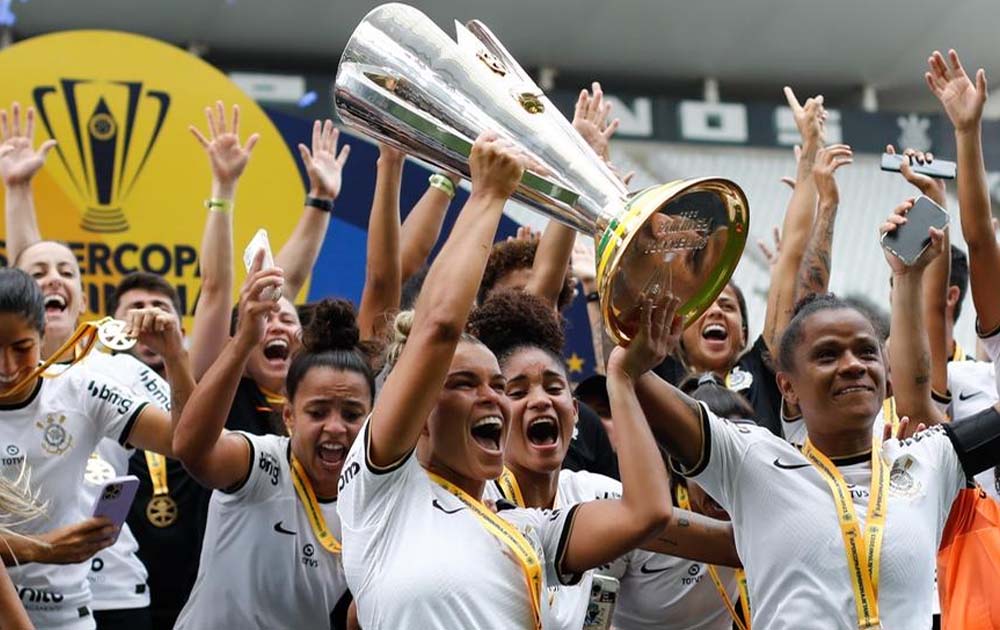 Corinthians é bi da Supercopa Feminina com goleada no Flamengo