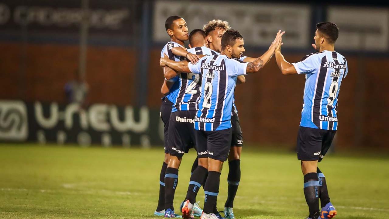 Grêmio supera Esportivo fora de casa para permanecer 100%