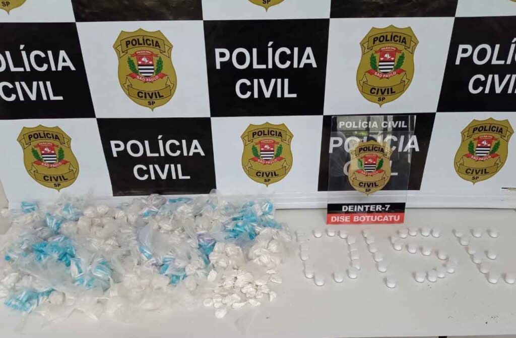 Policia prende dois e apreende cerca de 20 mil porcoes de drogas em Botucatu 1