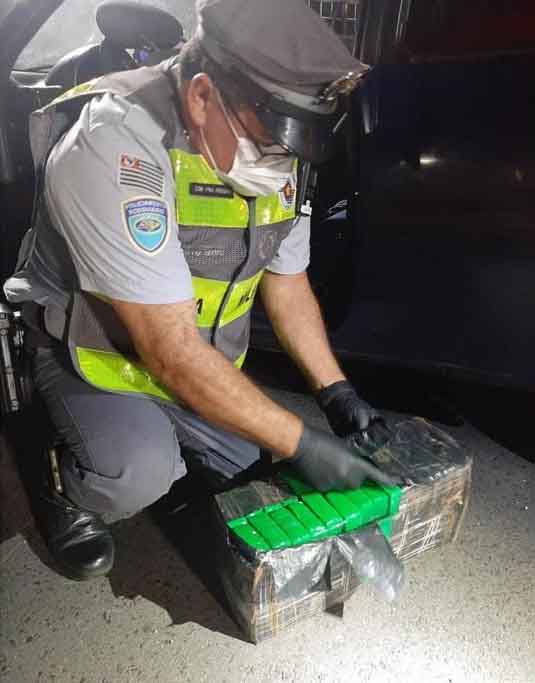 Traficante homem transportando 90 tijolos de maconha e preso em Porangaba 1