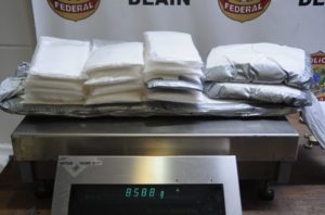 PF prende passageira com mais de 8 kg de cocaína em cinta elástica