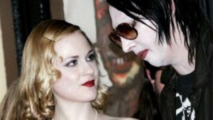 Atriz diz que foi estuprada por Marilyn Manson em gravação de clipe