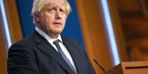 Polícia britânica investiga violações de lockdown em Downing Street