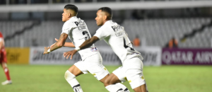 Na garra e na determinação, Santos FC arranca vitória nos acréscimos com golaço de Lucas Barbosa